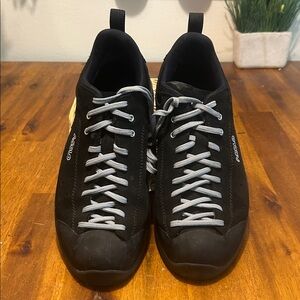Asolo Lady's GV GVX  Black/Gray Gore Tex Hiking Athletic Shoes. 9
